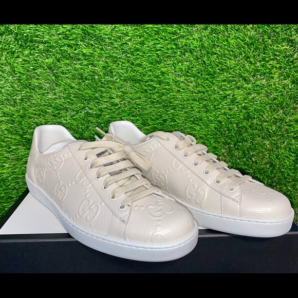 Gucci Nude Lace Shoes - Picture 1 of 2
